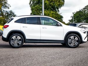 Mercedes-Benz GLA Class 180d Progressive Pan Roof - Image 3