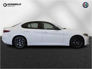 Alfa Romeo Giulia Saloon Special Edition Nero Ediz - Image 4