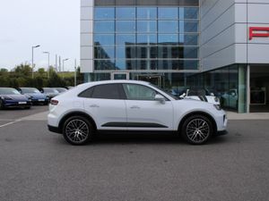 Porsche Macan 4 Electric - Image 4