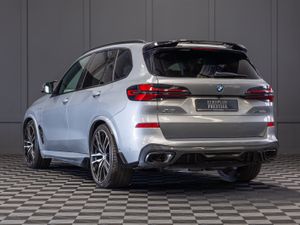 2025 BMW X5 X-Drive 50e M-Sport - Image 4