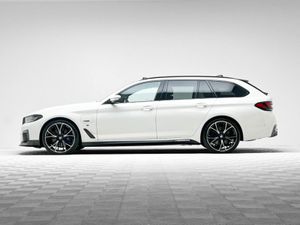 BMW 5-Series 530E TOURING M SPORT PRO *HUGE SPEC* - Image 4