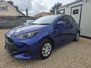 Toyota Yaris Hybrid - Image 2