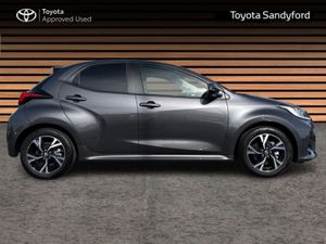 Toyota Yaris VERY LOW MILEAGE HYBRID LUNA SPORT // - Image 3