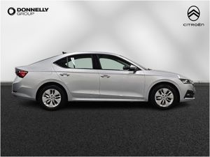 Skoda OCTAVIA Diesel Hatchback SE Technology - Image 4