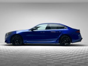 BMW M5 M5 4.4 PHEV 727HP MARINA BAY - Image 4
