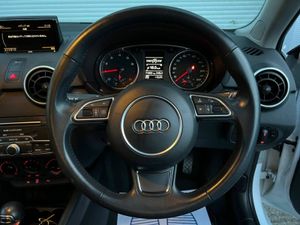 Audi A1 SPORTBACK 1.0 TSI AUTO // PARKING SENSORS - Image 4