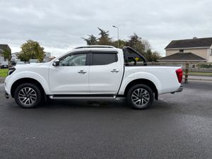 ABSOLUTELY IMMACULATE 2017 MANUAL NISSAN NAVARA - Image 4