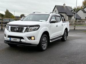 ABSOLUTELY IMMACULATE 2017 MANUAL NISSAN NAVARA - Image 3