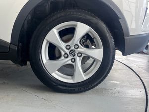 Toyota C-HR HYBRID LUNA 4DR AUTO**SEMI DIGITAL DAS - Image 4