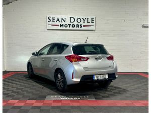Toyota Auris 1.4 D-4D SOL 4DR - Image 3