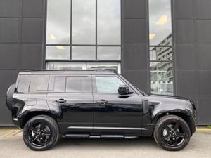 Land Rover Defender 110  6 Seater  Black Edition - Image 4