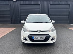 Hyundai i10 1.2 PREMIUM 5DR - Image 2
