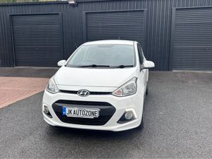 Hyundai i10 1.2 PREMIUM 5DR - Image 3