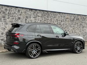 2025 BMW X5 50e M Sport Pro M Performance - Image 3