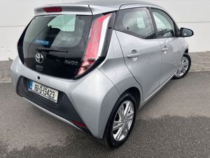 2016 TOYOTA AYGO XPLAY 1.0i LOW KMS NCT TAX - Image 4