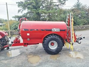 2009 HiSpec 2300 Gal Tanker , 2021 Mastek 7.5m D/B - Image 2
