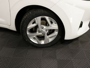 Hyundai i10 Deluxe Plus 1.0l Petrol Hatchback - Image 3