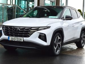 Hyundai Tucson 2WD Executive Plus HEV Auto 2 Tone - Image 3