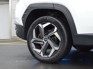 Hyundai Tucson 2WD Executive Plus HEV Auto 2 Tone - Image 4