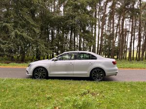 Volkswagen Jetta Highline 2.0 TDI - Image 4
