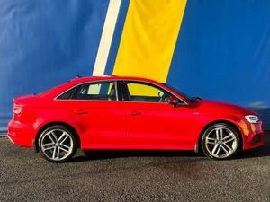 Audi A3 ULTRA 1.6 TDI // PARKING SENSORS // 18" DI - Image 2