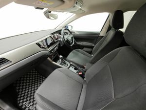 Volkswagen Polo 1.0 TSI Automatic, Reversing camer - Image 4