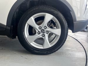 Toyota C-HR HYBRID LUNA 4DR AUTO**SEMI DIGITAL DAS - Image 4