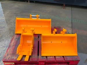 1.5 TONNE MINI DIGGER BUCKET SET....UNUSED. - Image 2