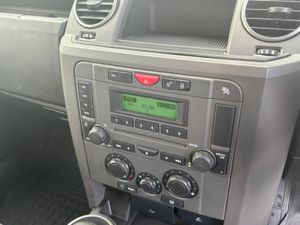 2006 Landrover Discovery 2.7 TDV6 Commercial - Image 4
