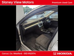 Volkswagen Passat COMFORTLINE 1.6 TDI MANUAL 6SPEE - Image 4