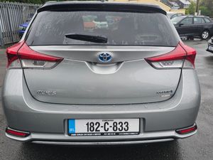 Toyota Auris 2018 Hybrid LUNA  SPORT - Image 4