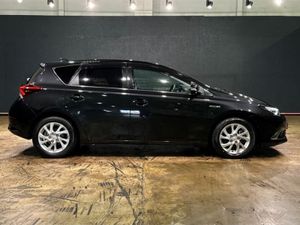 Toyota Auris 1.8 SELF-CHARGING HYBRID - Image 3