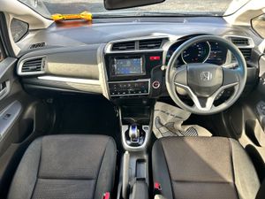 2016 HONDA FIT PETROL HYBRID AUTO LOW KMS - Image 2