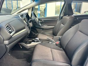 2016 HONDA FIT PETROL HYBRID AUTO LOW KMS - Image 4