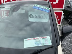 RENAULT CAPTUR 1.5 DIESEL LOW KMS SPOTLESS - Image 4