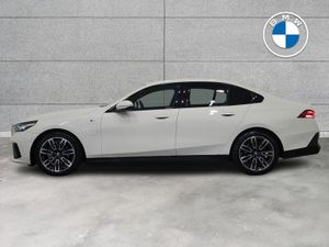 BMW 5-Series 530e M Sport Saloon - Image 4