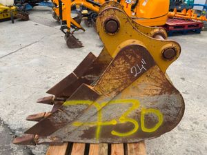 18" CATERPILLAR BUCKET...65mm PINS........730. - Image 3