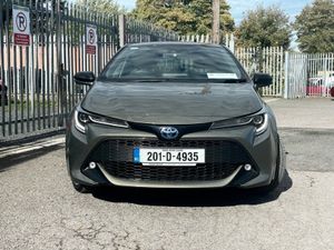 Toyota Corolla 1.8 Hybrid Luna Sport Hatchback - Image 2