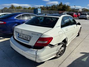 11 Merc C200d Avant sport 265km Starting - Image 3