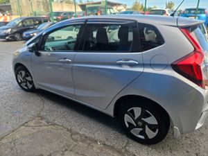 2015 Honda Fit Hybrid Automatic - Image 4