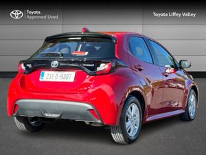 Toyota Yaris 1.5 HYBRID LUNA 4DR AUTO - Image 2