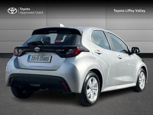 Toyota Yaris YARIS 1.5 HYBRID LUNA - Image 2
