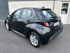 221 Toyota Yaris 1.0 Luna - Image 3
