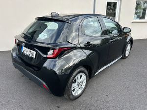 221 Toyota Yaris 1.0 Luna - Image 4
