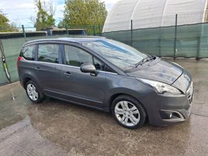 *2014 Peugeot 5008  **  Automatic** - Image 2