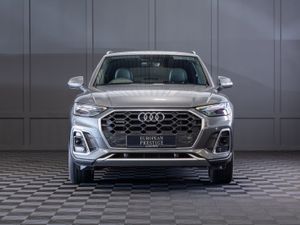 2024 Audi Q5 50 TFSIe S-Line Quattro - Image 2