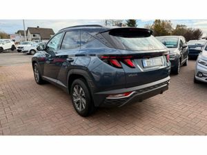 Hyundai Tucson Hybrid// Automatic// Leather// Appl - Image 3