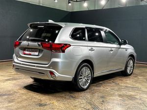 Mitsubishi Outlander PHEV 2.4L AUTOMATIC TWIN MOTO - Image 4