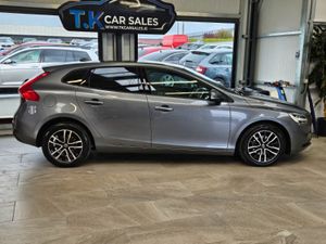 18 VOLVO V40 MOMENTUM D2 - Image 2