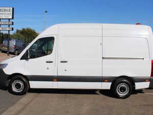 2022 Mercedes-Benz Sprinter 315 L2H2 RWD 6300kgs - Image 4